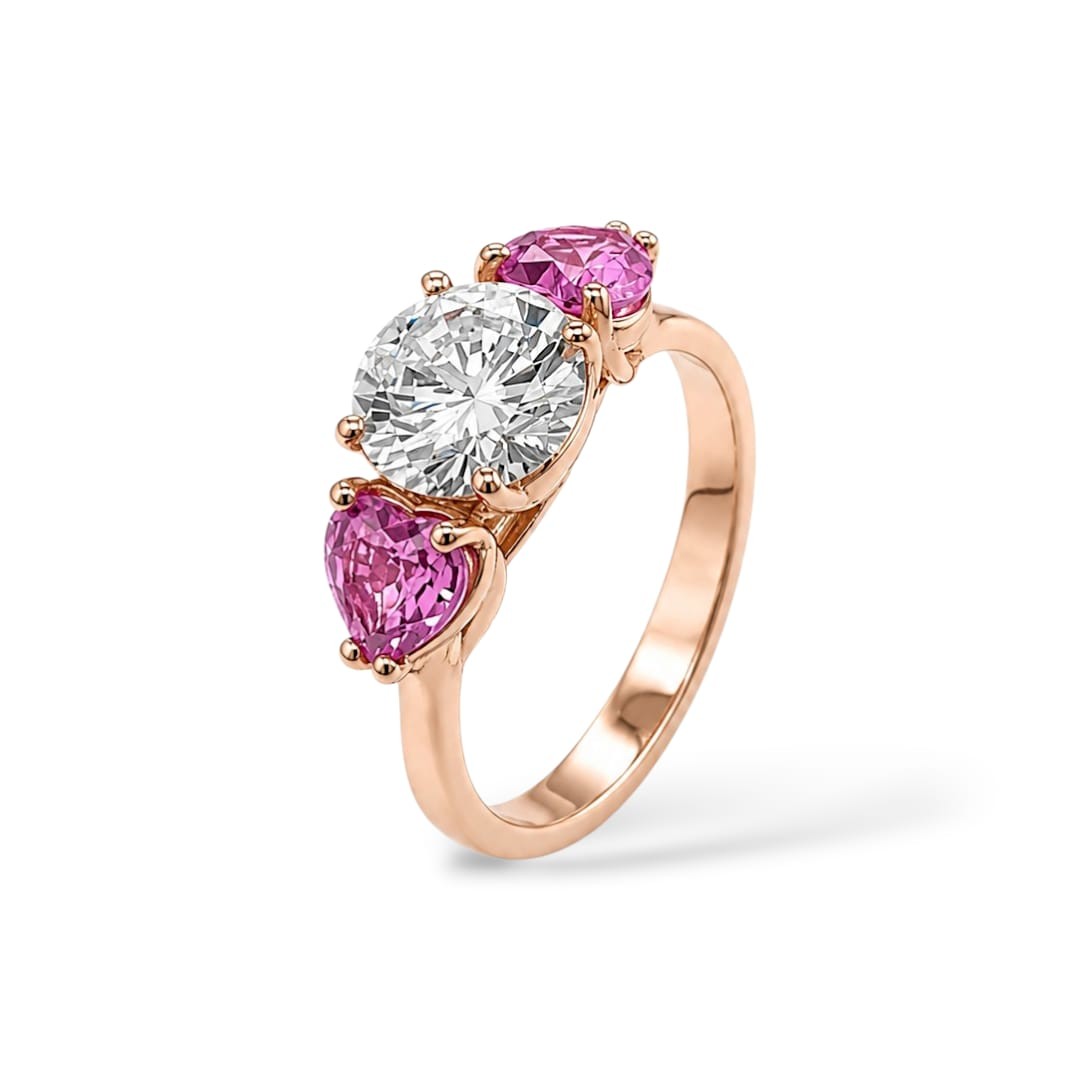 Anello in Oro Rosa Con Diamante Naturale centrale Round e Zaffiri Rosa taglio cuore - FIDELA