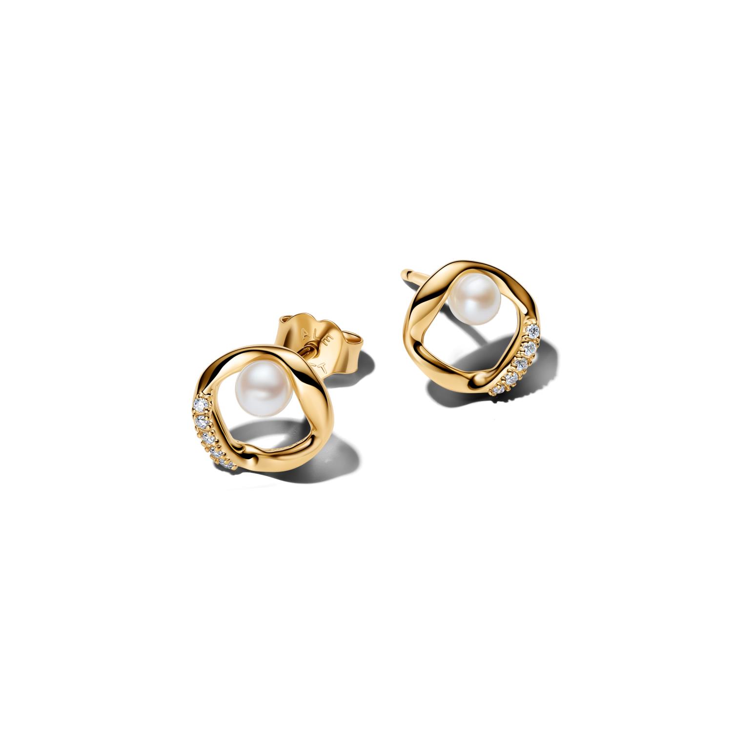 Pandora - Orecchini Cerchio Linea Sinuosa con Perla d'Acqua Dolce Coltivata e Pavè Ref. 264662C01 - PANDORA