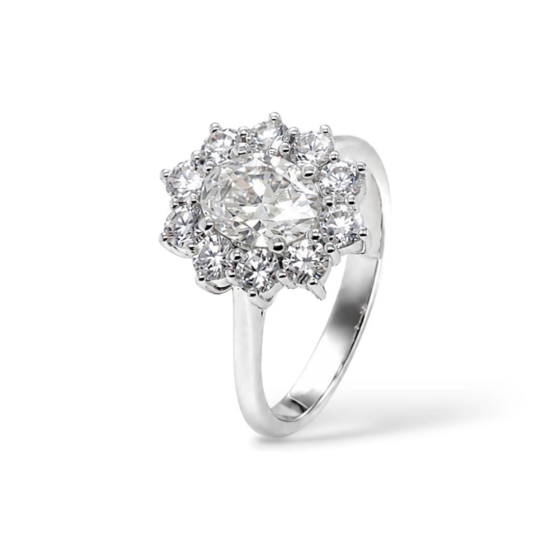 Anello in Oro Bianco con Diamante Naturale Ovale e contorno di Diamanti Naturali taglio brillante - FIDELA