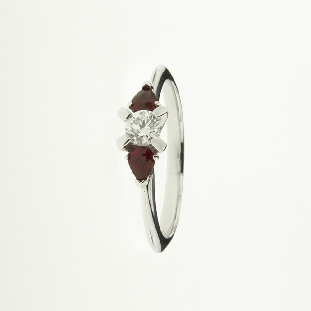 ANELLO TRILOGY DIAMANTE E RUBINI GOCCIA - FIDELA