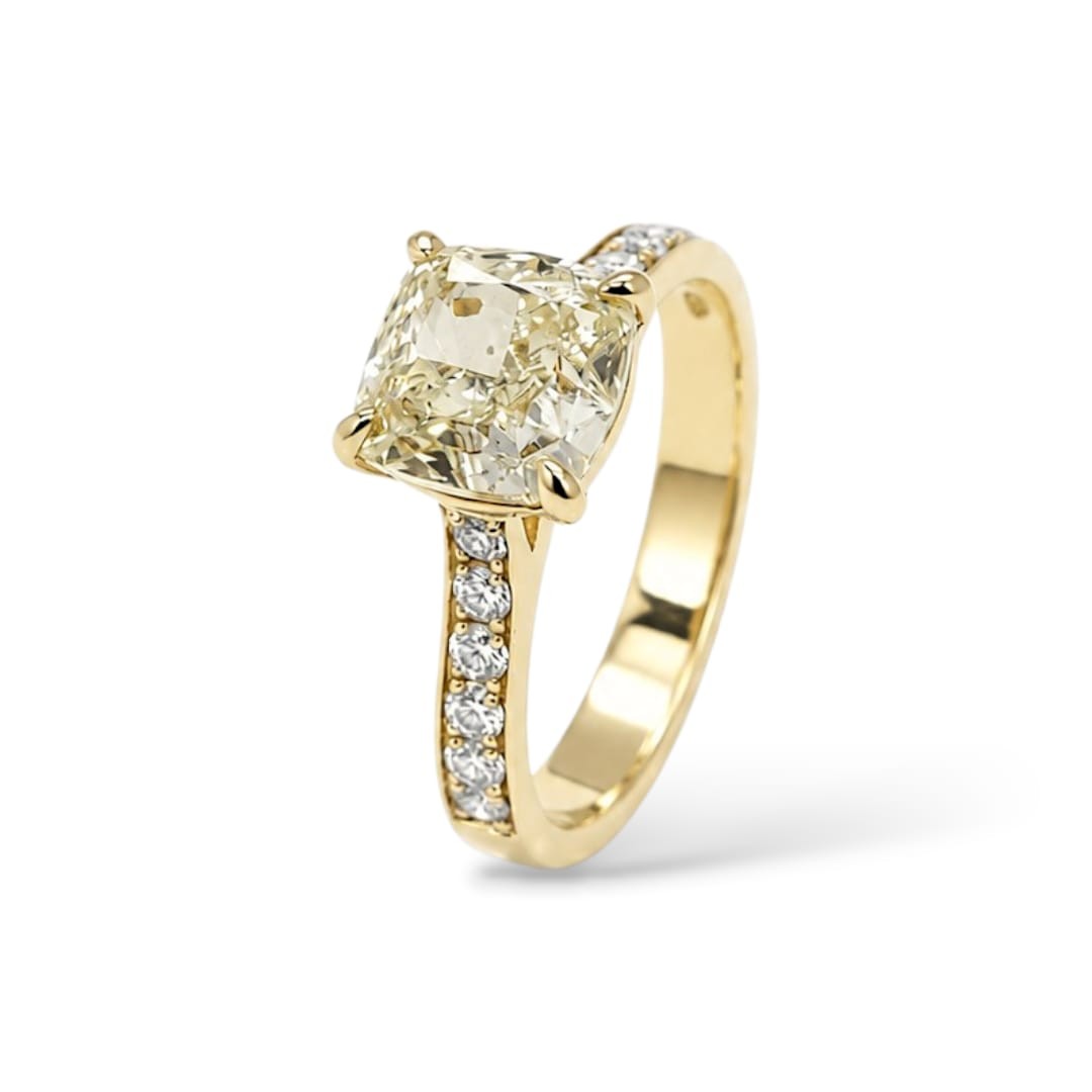 Anello in Oro Giallo con Diamante Naturale centrale Cushion Fancy Light Yellow e Diamanti Naturali laterali - FIDELA