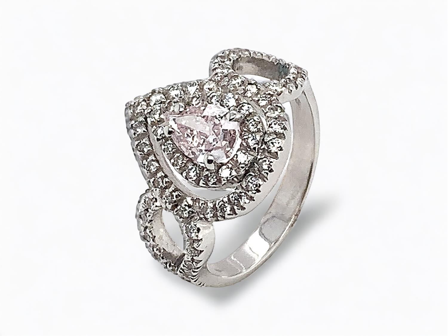 Anello in Oro Bianco con Diamante Naturale Fancy Light Pink taglio goccia e Diamanti naturali taglio brillante Mis. 16 - FIDELA